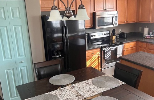 Lexington House | 5BR Home Secure, Stylish!nn