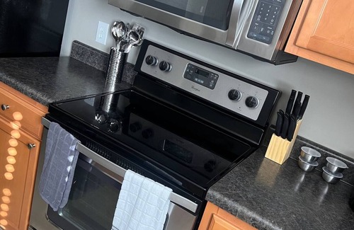 Lexington House | 5BR Home Secure, Stylish!nn