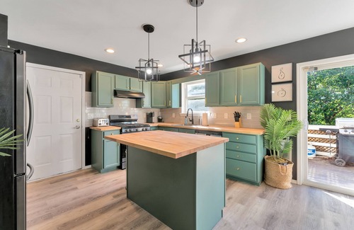 East Stroudsburg House | 5BR Hot Tub, Sauna, GameRoom, Lake Access