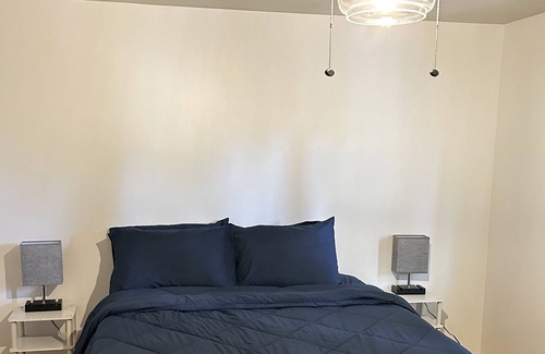 Bryant Pattengill East House | 5BR House - 5 minutes to Stadium/Downtown