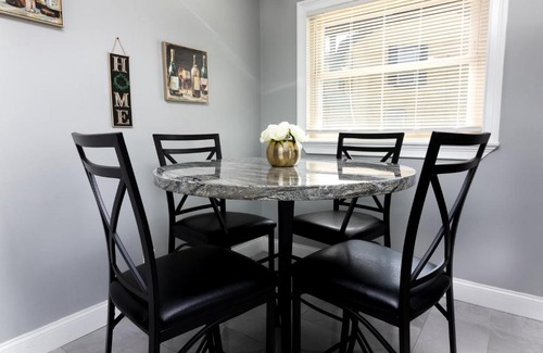 Niagara Falls House | 5BR House Close to Falls & Aquarium