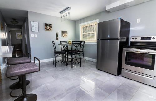 Niagara Falls House | 5BR House Close to Falls & Aquarium