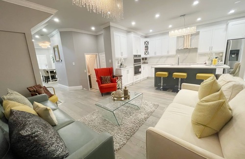 Churchill Meadows House | 5BR House in Mississauga, Modern