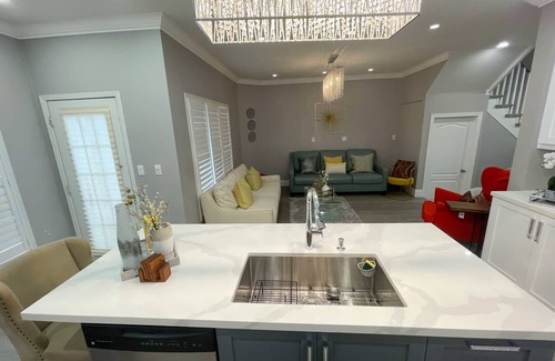 Churchill Meadows House | 5BR House in Mississauga, Modern