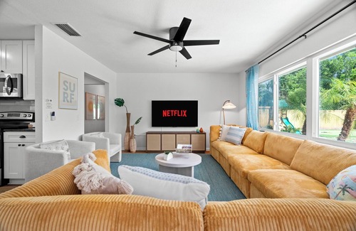 Brandon House | 5BR~Huge Backyard~Minigolf~Heated Pool~Outdoor Projector~Gameroom~FIOS WiFi