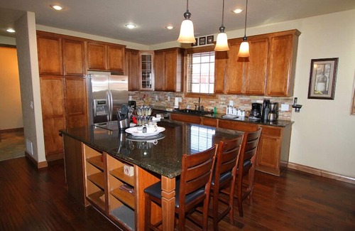 Fraser House | 5br Luxury Mountain Home Sleeps 16: Hot Tub, Game Room, Free Ski/town Shuttle