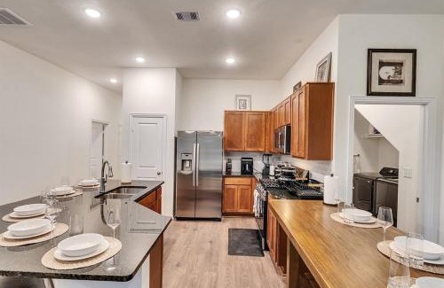 Richwood Villa | 5BR Luxury Sleeps 10 Lake Jackson
