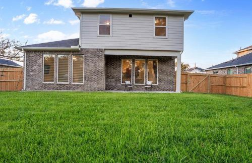 Richwood Villa | 5BR Luxury Sleeps 10 Lake Jackson
