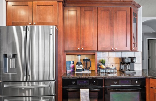 Central Scottsdale House | 5BR Luxury Stay: King Beds, Hot Tub, Games, Kids' Play Area & Private Pool