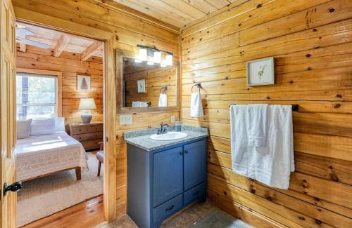 Epworth Ski Chalet | 5BR Modern Mountain Top Retreat, Jacuzzi & Firepit, Million Dollar View, Gigabit Internet
