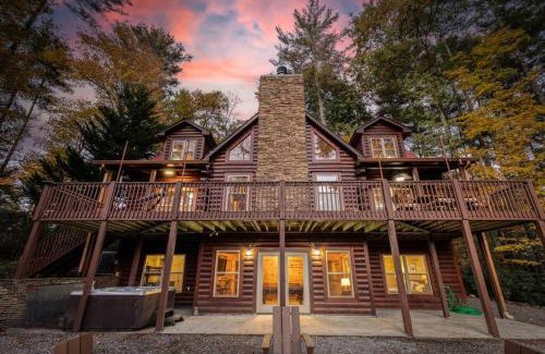 Epworth Ski Chalet | 5BR Modern Mountain Top Retreat, Jacuzzi & Firepit, Million Dollar View, Gigabit Internet