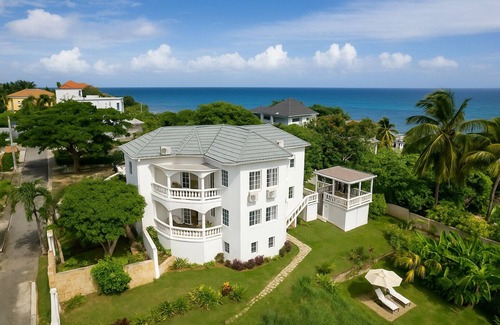 Tower Isle Villa | 5BR Oceanview Villa with Chef, Pool & Beach Access – Sleeps 14, Ocho Rios