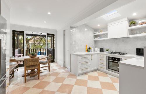 Paddington Apartment | 5BR Paddington Home w Private Parking and Studio