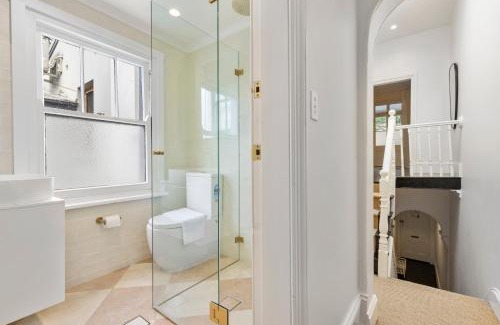 Paddington Apartment | 5BR Paddington Home w Private Parking and Studio