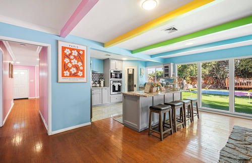 Riverside House | 5BR｜Pickleball Court｜Pool｜Tree Deck｜Mini Golf｜BBQ