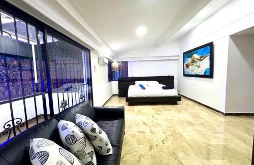 Buenos Aires House | 5BR Poblado 80s Mansion with Private Pool AC