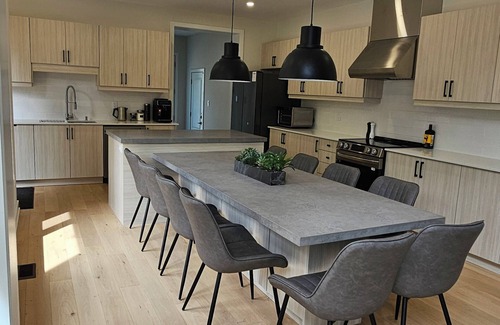 Lake of Bays House | 5BR Private Forest | Sleep 10 | Hot Tub+EV Charger