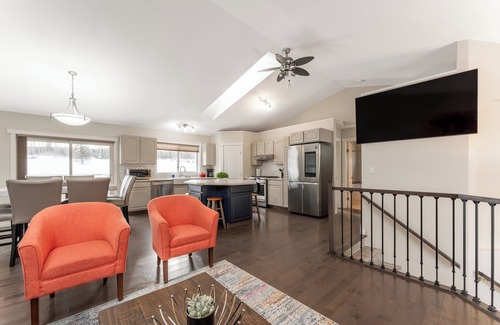 Hinton House | 5Br Private Pool Hot Tub Pool Table