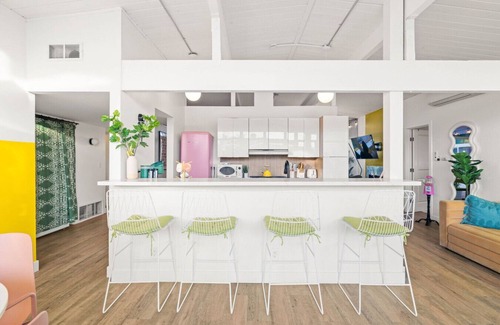 Loma Alta House | 5BR Retreat: Game Room, Hot Tub, 10 Min to Beach