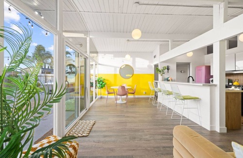 Loma Alta House | 5BR Retreat: Game Room, Hot Tub, 10 Min to Beach