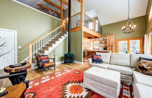 Stratton House | 5BR Retreat w/Hot Tub - Sleeps 12 in Stratton