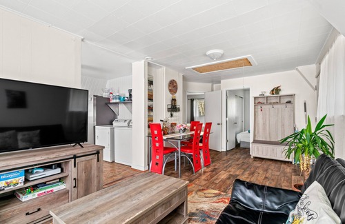 Tukwila House | 5BR Seattle Barn house, 15 Min to Stadiums
