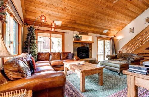 Warrior's Mark West House | 5BR Ski in Out Mountain Getaway with Hot Tub and Views