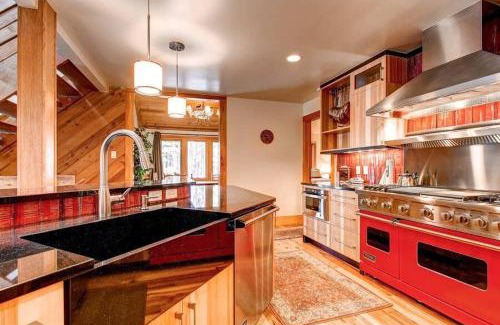 Warrior's Mark West House | 5BR Ski in Out Mountain Getaway with Hot Tub and Views