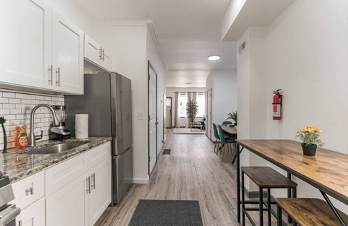 North Philadelphia East House | 5BR | Sleeps 14 | Street Parking | 10 min to DT