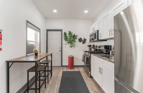 North Philadelphia East House | 5BR | Sleeps 14 | Street Parking | 10 min to DT