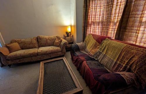 Brislington House | 5BR townhouse Arnos Court Villa Bristol w parking