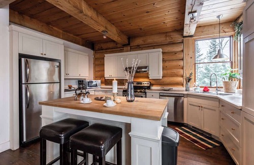 Lac Superieur Village Ski Chalet | 5BR Tremblant Chalet | A/C, Firepit & Lake View