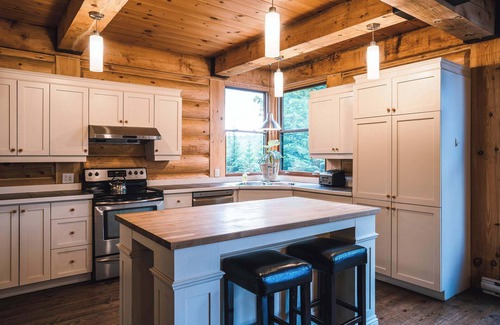 Lac Superieur Village Ski Chalet | 5BR Tremblant Chalet | A/C, Firepit & Lake View