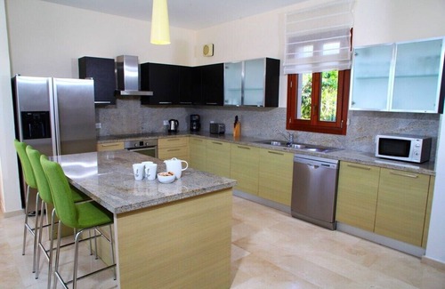 Aphrodite Hills Villa | 5BR Villa Private Pool Jacuzzi Sea Views BBQ