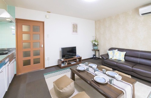 Dotonbori Apartment | 5F 5-minute walk from Kuromon Ichiba and Dotonbori/10-minute walk from Shinsaibashi Namba/Convenience store nearby/Luggage storage available in front of IN/Family welcome/Good access to Kyoto, Nara and Kansai Osaka Expo/Wi-Fi available
