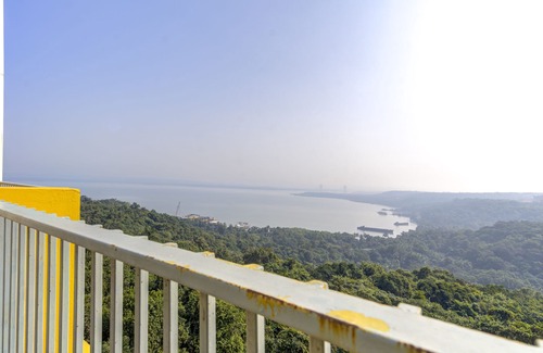 Chicalim Apartment | 5km GOI Arport| Two 50" TV| Resort Style amenities