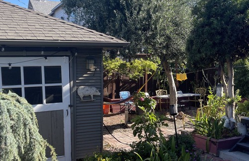 Stockton House | #5Lovely Room/w full bathroom, 3 block from Saint Joseph hospital