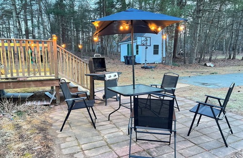 Norfolk Villa | 5min from the Gillette Stadium! Sleeps 12 people! - Pet-Friendly !nnn