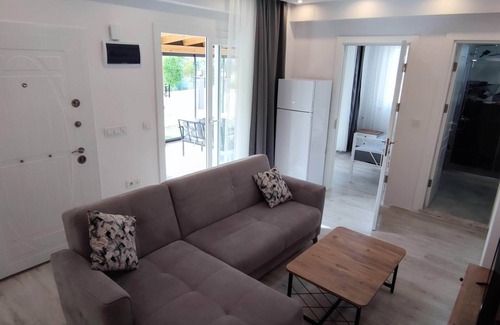 Koycegiz Apartment | 5min Lake Private Entry Garden House in City Center
