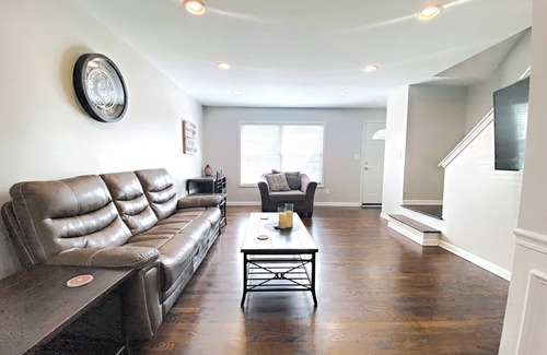 Plymouth House | ★ 5min To Kellogg Park ★ Plymouth ★Parking ★W/D★76
