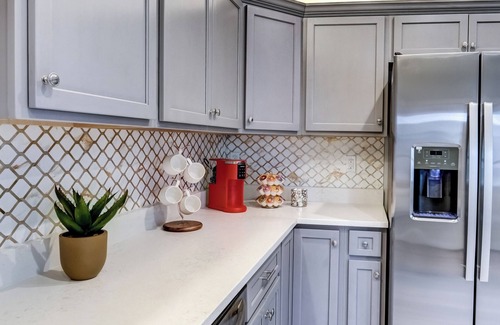 The Hill Apartment | 5min to Yale - Free Parking - Pet Friendly - Shops