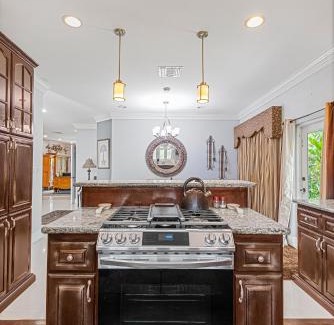 Westwind House | 5min Walk from Love Beach A Spacious Home in Nassau