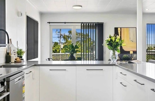 Two Mile Bay House | 5min Walk to Lake & Drive to Town *No Service Fee*