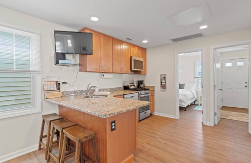 Seaside Heights Cottage | 5min walk to the beach Home 2 BR 1 Bth Grill &Deck