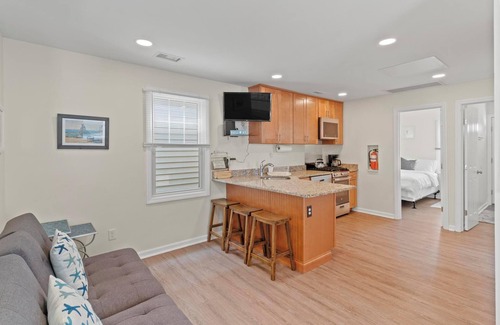 Seaside Heights Cottage | 5min walk to the beach Home 2 BR 1 Bth Grill &Deck