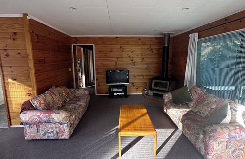 Kinloch House | 5min walk to the lake! cosy Kinloch bach