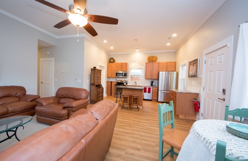 Historic District House | 5Min Walk to Waterfront. Pet Yes