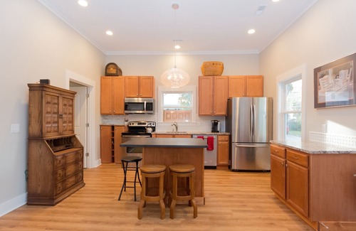 Historic District House | 5Min Walk to Waterfront. Pet Yes