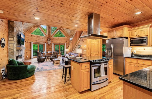 Beech Mountain Cabin | 5Min2Ski|Private2Acres|Creek|HotTub|FirePit|GameRm