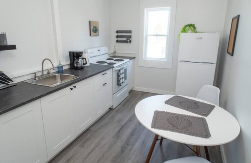 Thunder Bay Apartment | 5mins to Airport, Netflix, Wifi, Parking